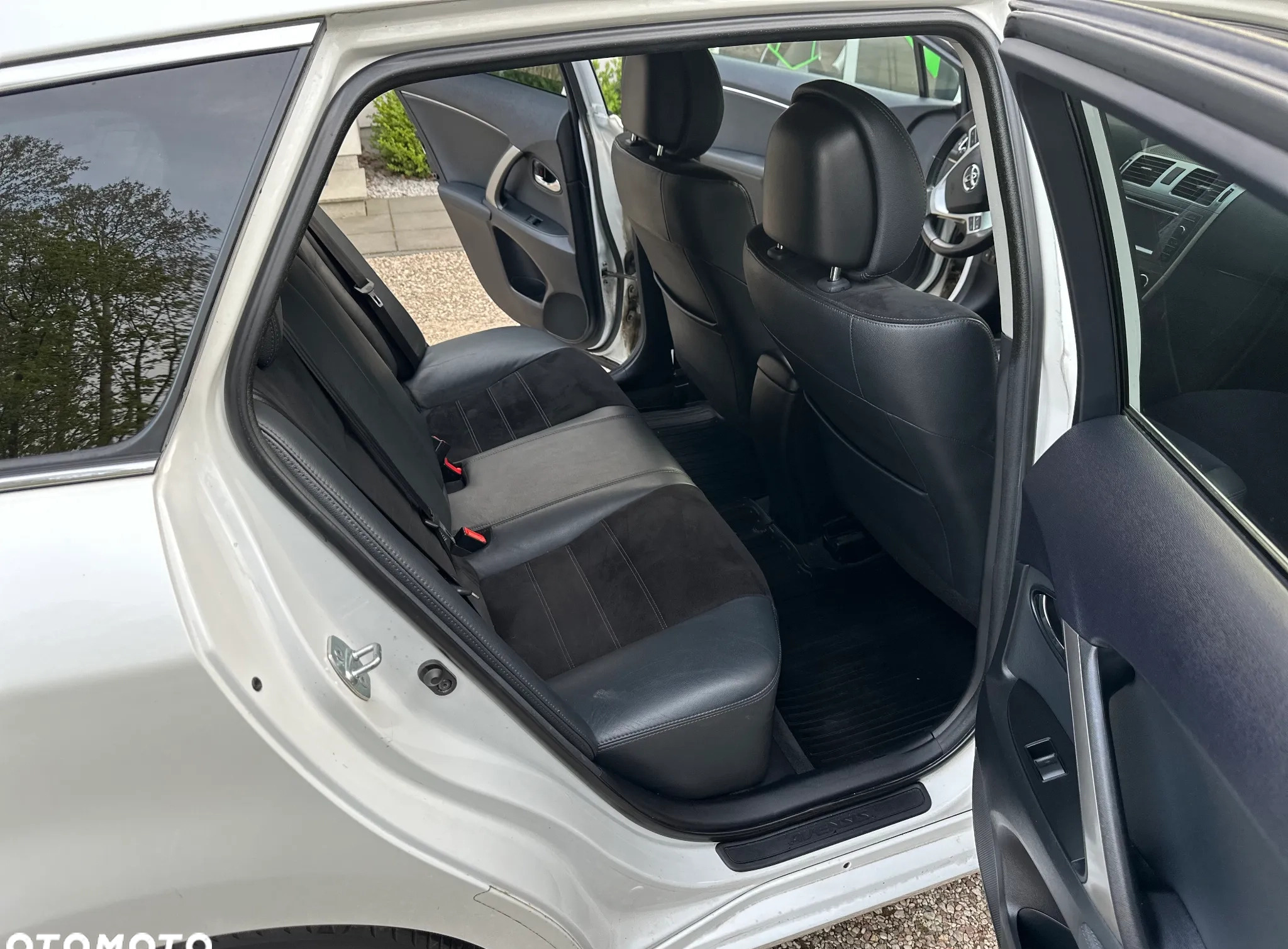 Toyota Avensis cena 48900 przebieg: 183500, rok produkcji 2014 z Góra małe 529